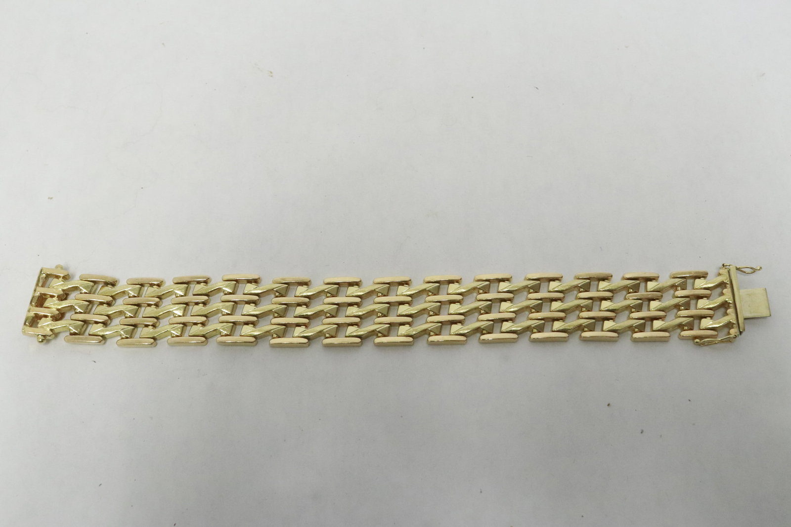 Beautiful 14K Y/G panther link bracelet: Beautiful 14K Y/G panther link bracelet (7.85"L), wt. 38.4gm