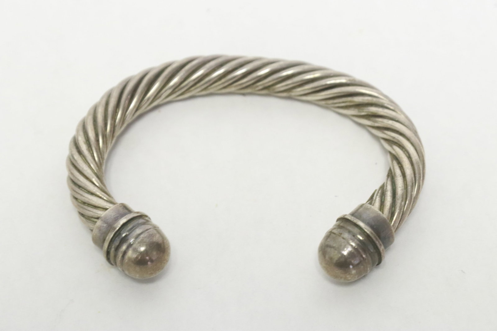 A sterling cuff: A sterling cuff, wt. 46.5gm, 3.18"x2.5"x0.55"