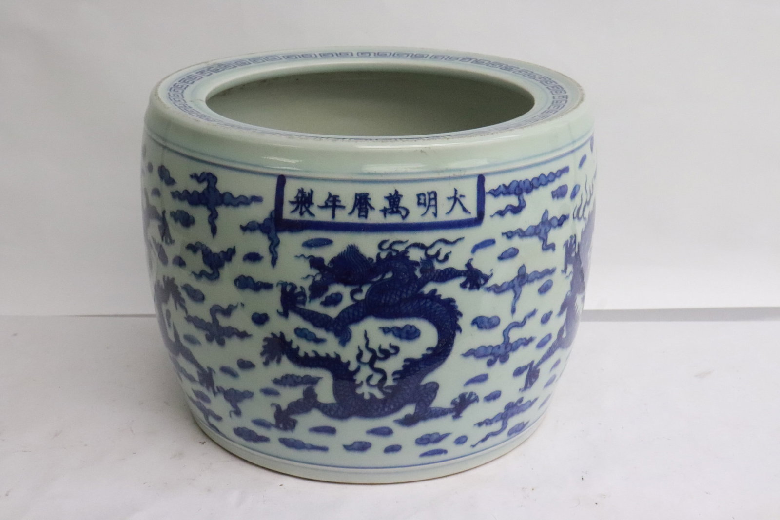 Chinese large blue and white porcelain censer: Fine Chinese large blue and white porcelain censer, 7.25"x9.8"dia