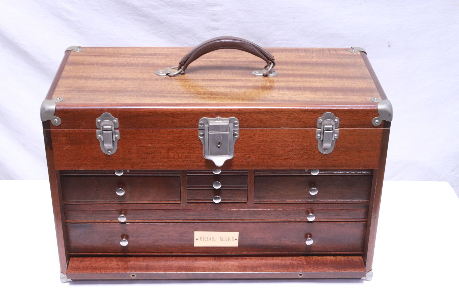 A very fine wood tackle box: A very fine wood tackle box (13.7"x20.4"x9.6"), box is empty, no content