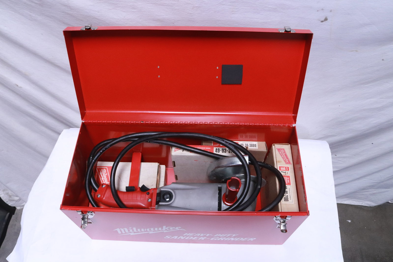 Milwaukee heavy duty sander-grinder, w/ blades: A brand new Milwaukee heavy duty sander-grinder, with blades, in brand new original box (12.8"x22.15"x10")