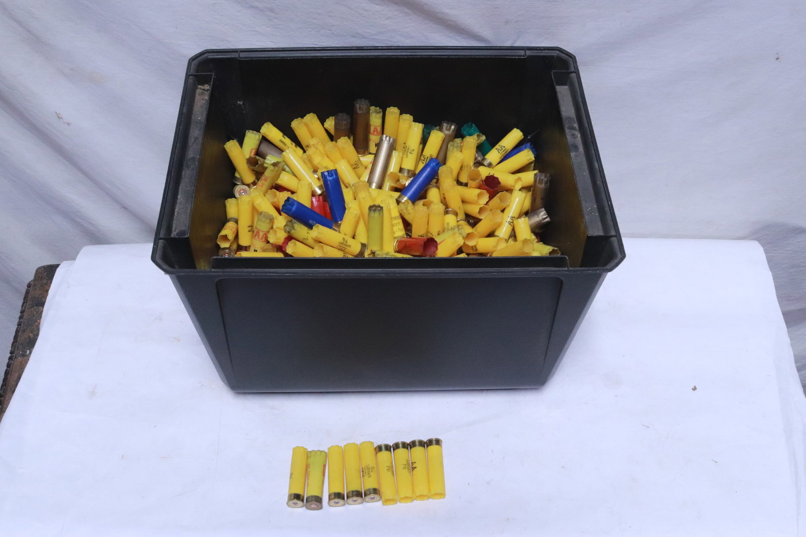 Approx. 500 empty shotgun shells: Approx. 500 empty shotgun shells