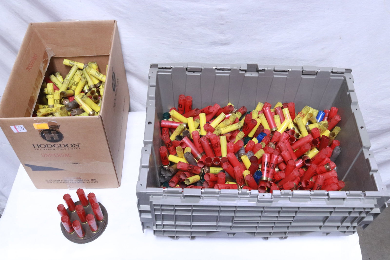 Approx. 800 empty shotgun shells: Approx. 800 empty shotgun shells