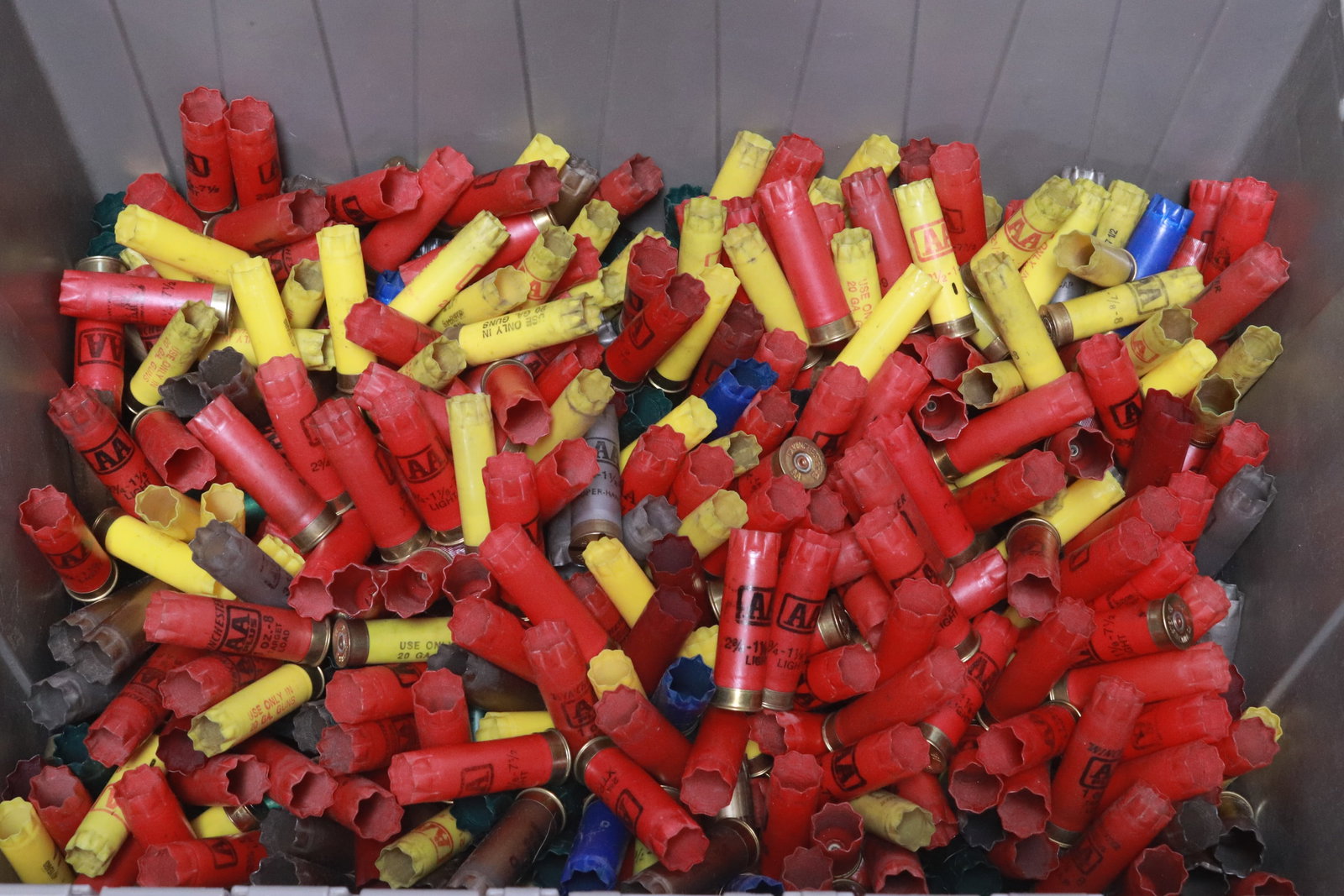 Approx. 800 empty shotgun shells - 7