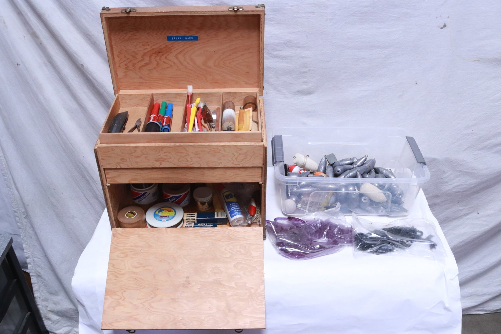 A wood tackle box with contents: A wood tackle box (13.2"x16"x10") with tackles, hooks, and large amount lead fishing sinkers in various styles