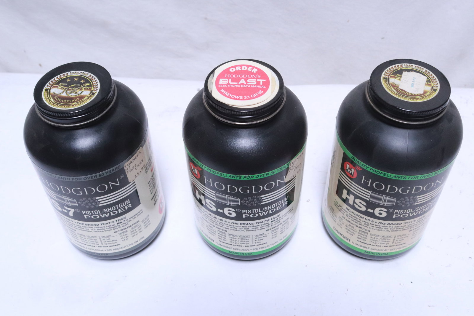 3 Hodgdon 1 LB pistol/ shotgun powders: 3 Hodgdon 1 LB pistol/ shotgun powders, NO shipping for this lot, local pickup only