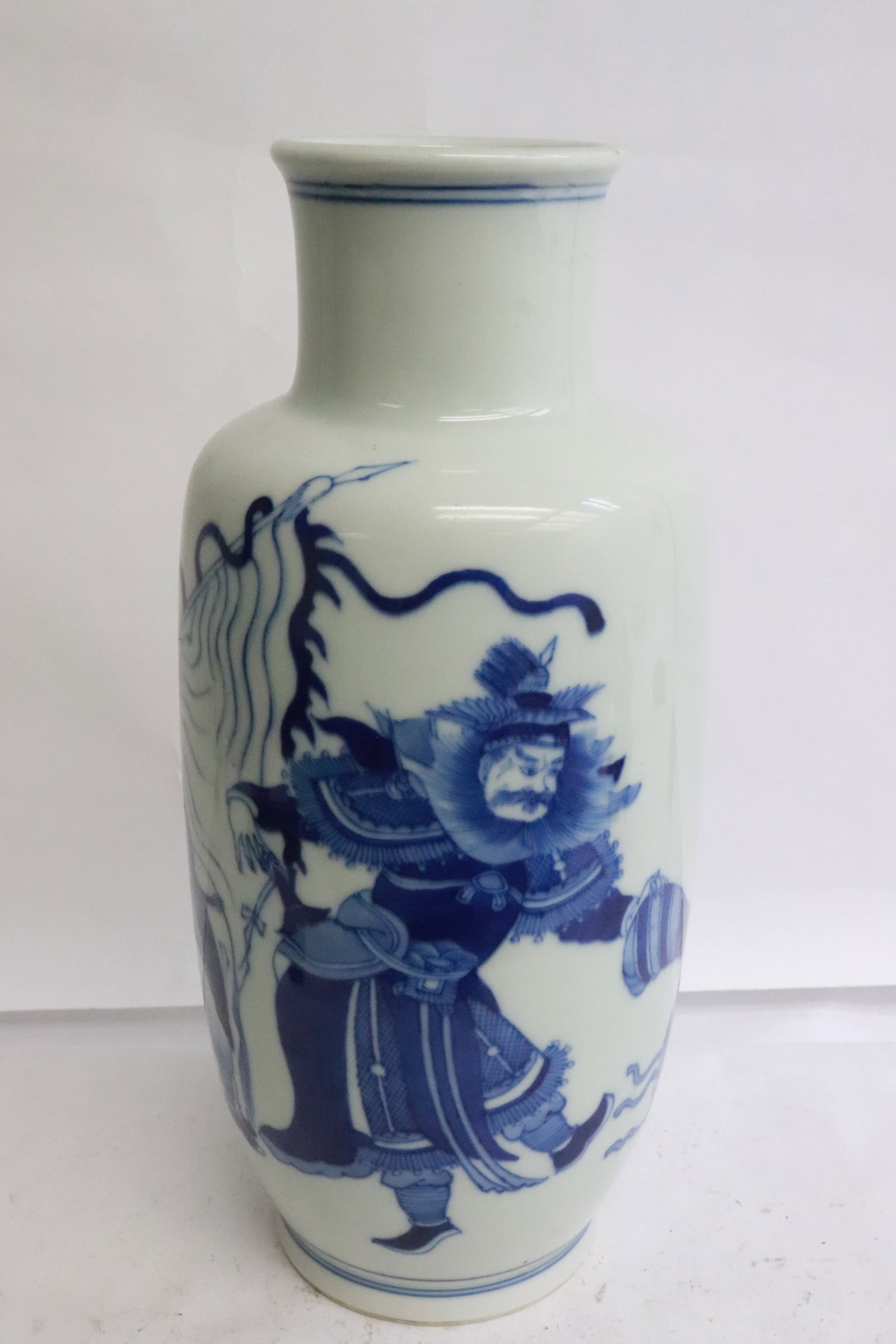 Fine Chinese blue and white porcelain vase (1 of 5)
