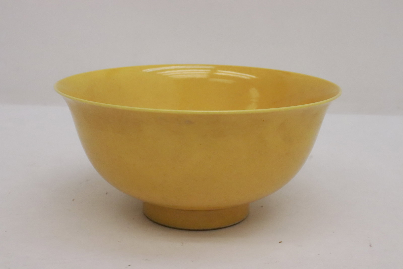 Fine Chinese yellow glazed porcelain bowl (1 of 4)