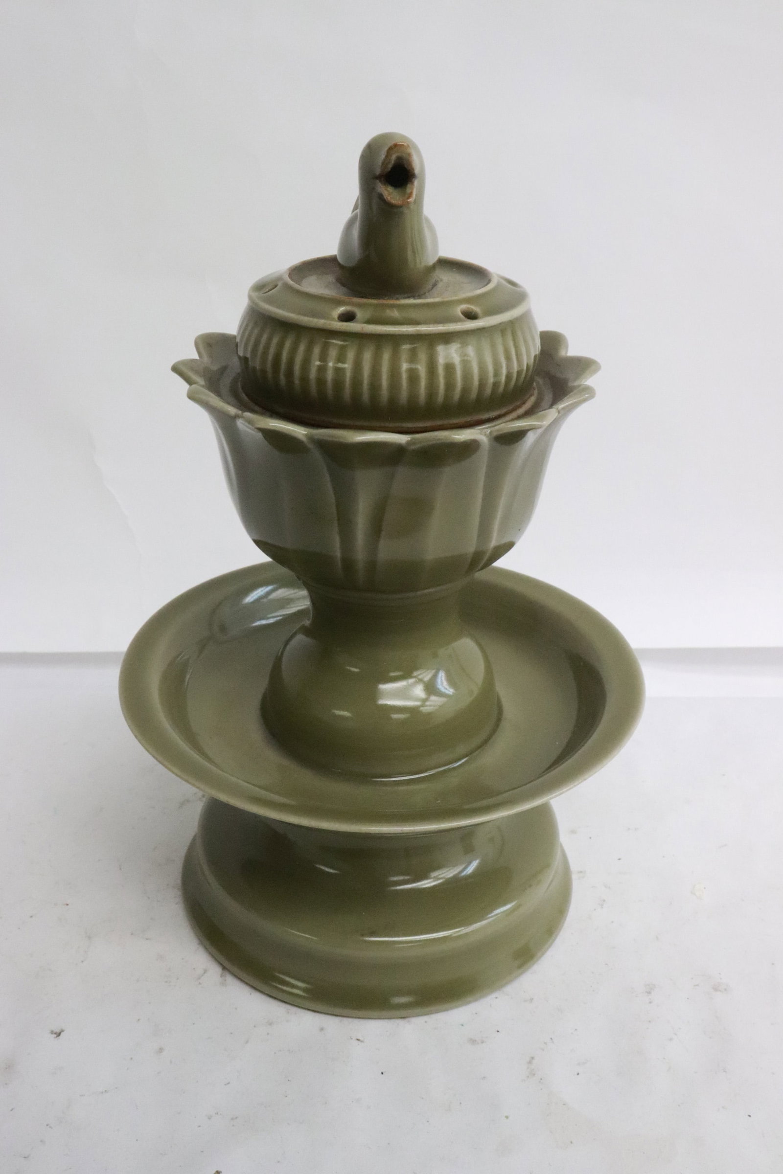 Chinese celadon censer with bird motif inial: Fine Chinese celadon censer with bird motif inial, 8.65"x5.7"dia