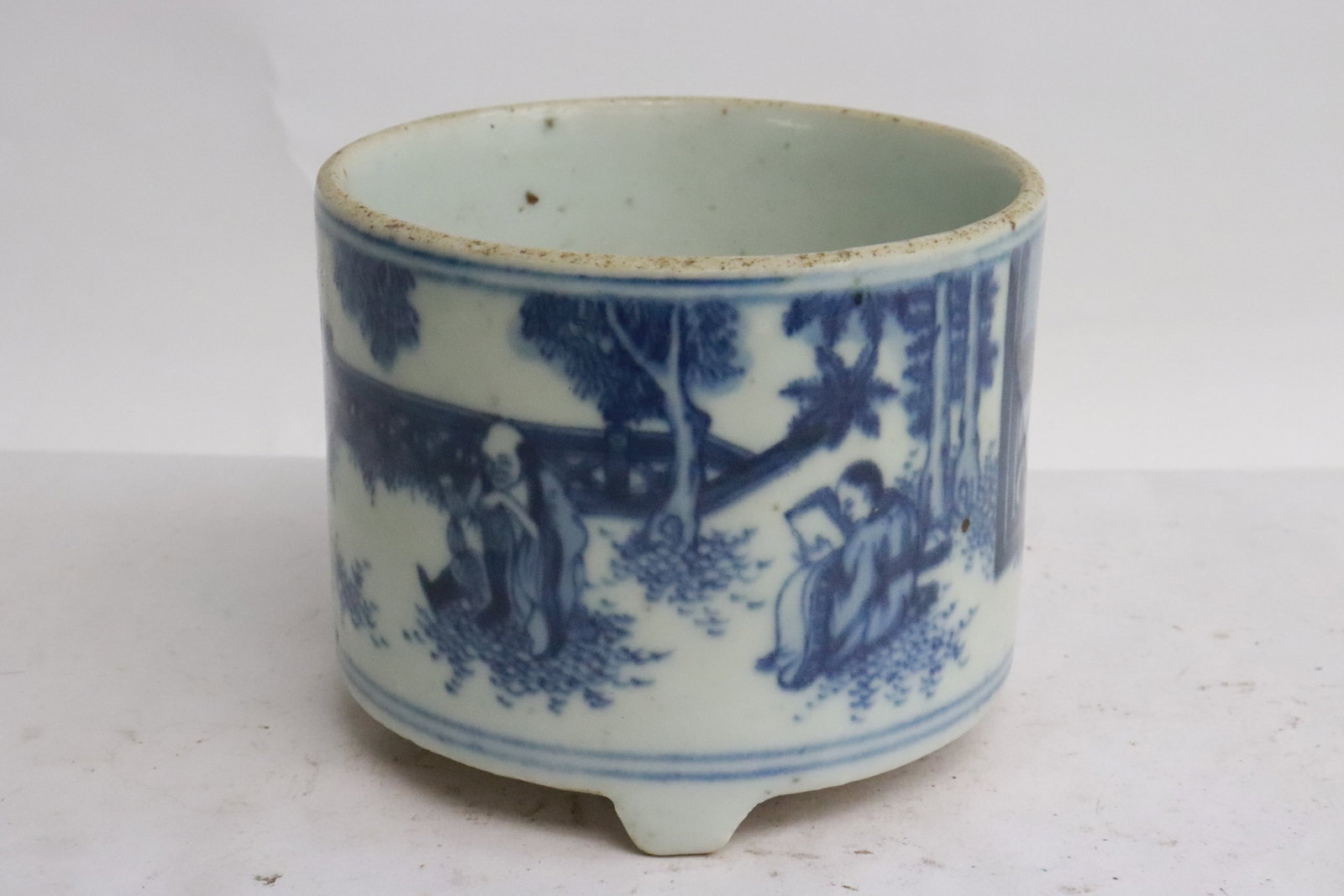 Chinese blue and white porcelain censer: Chinese blue and white porcelain censer, 3.4"x4.2"dia