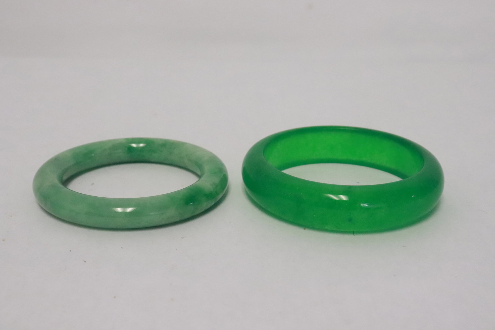 2 jadeite like bangles: 2 jadeite like bangles, 0.45"x3.18"dia, 0.7"x3.3"dia