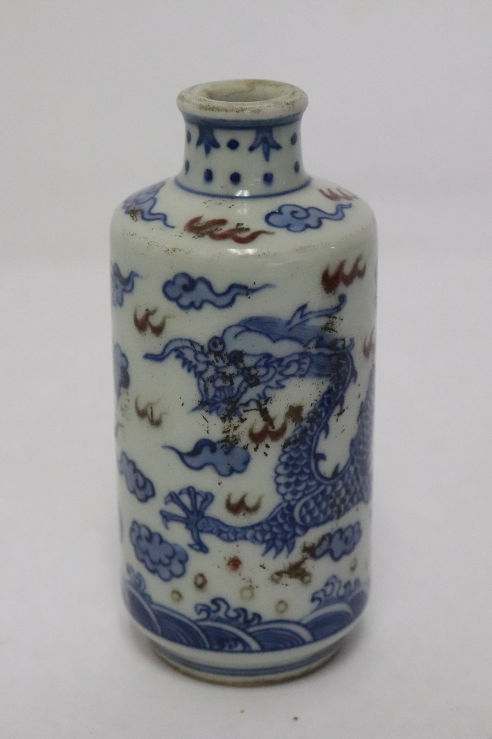 A wucai porcelain snuff bottle: A wucai porcelain snuff bottle, 3.75"x1.7"dia