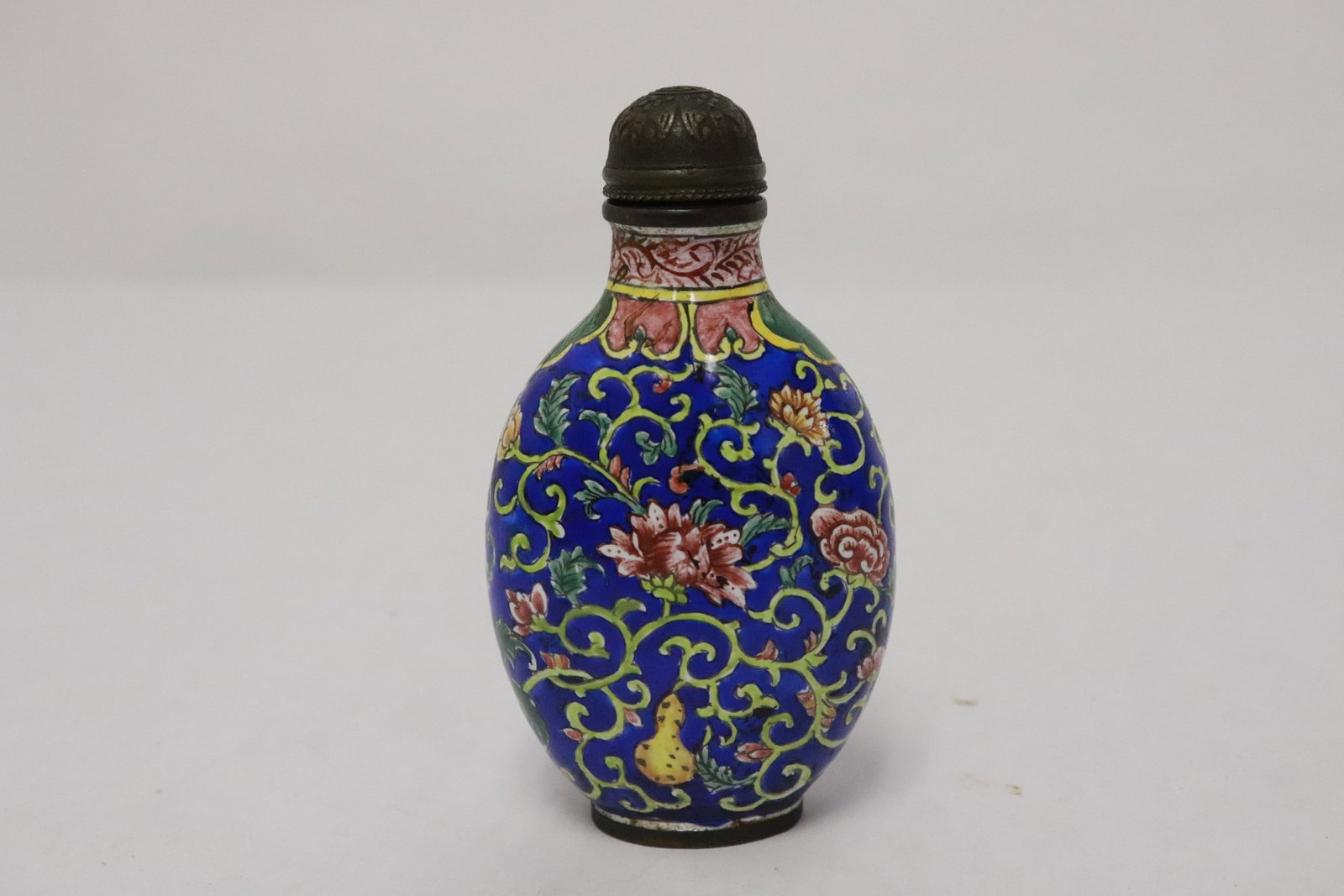 2 snuff bottles - 6