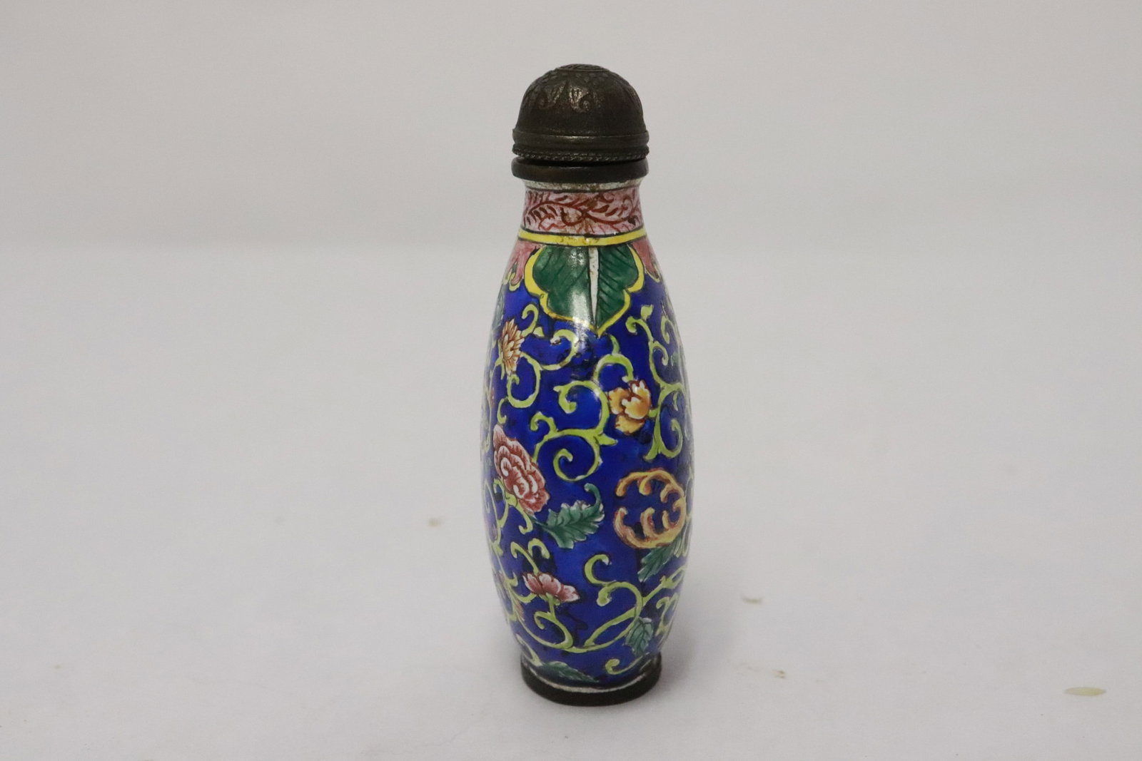2 snuff bottles - 7