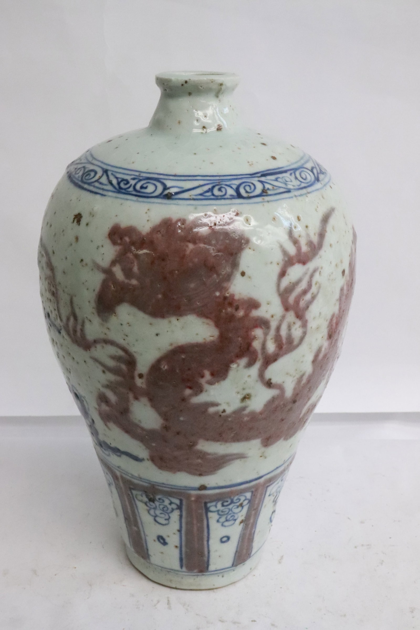 Chinese blue, red and white porcelain meiping: Fine Chinese blue, red and white porcelain meiping, 9.7"x5.85"dia