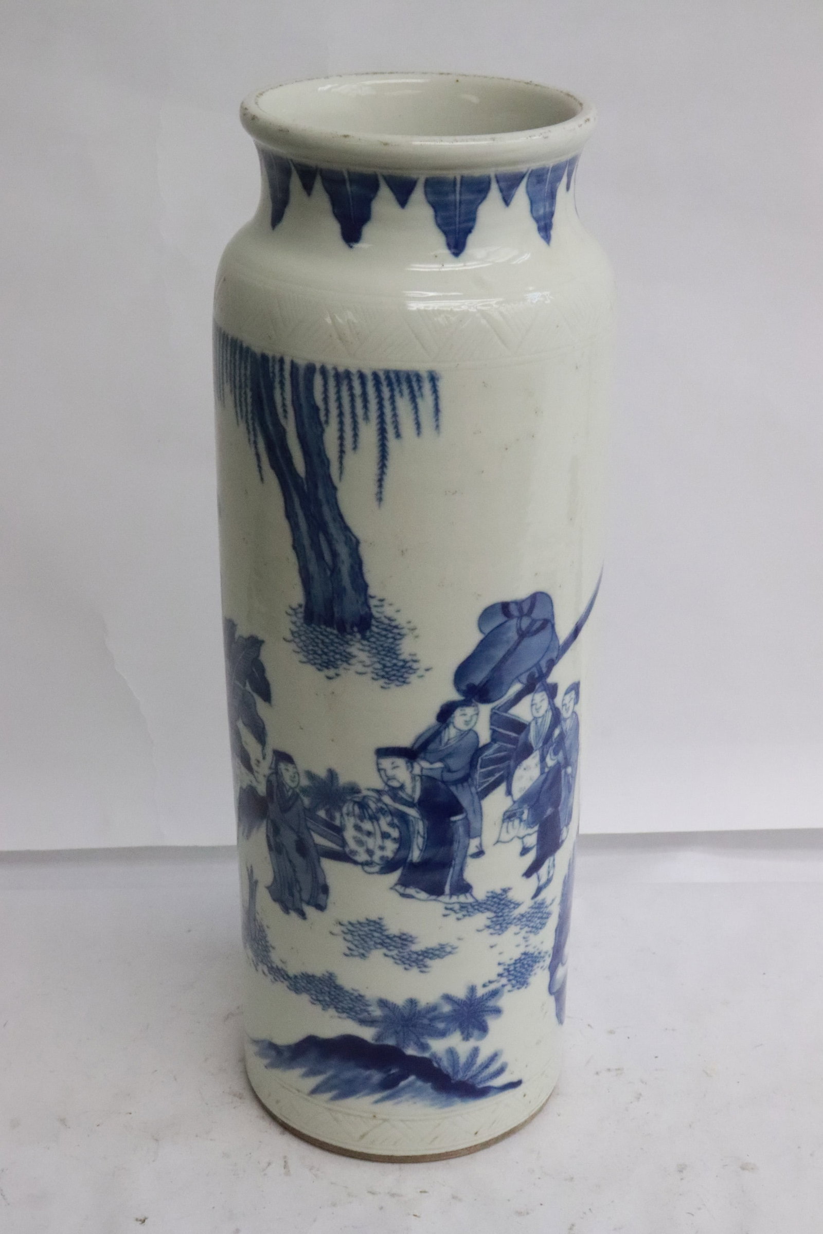 Fine Chinese blue and white straight vase: Fine Chinese blue and white straight vase, 12.15"x4.5"dia