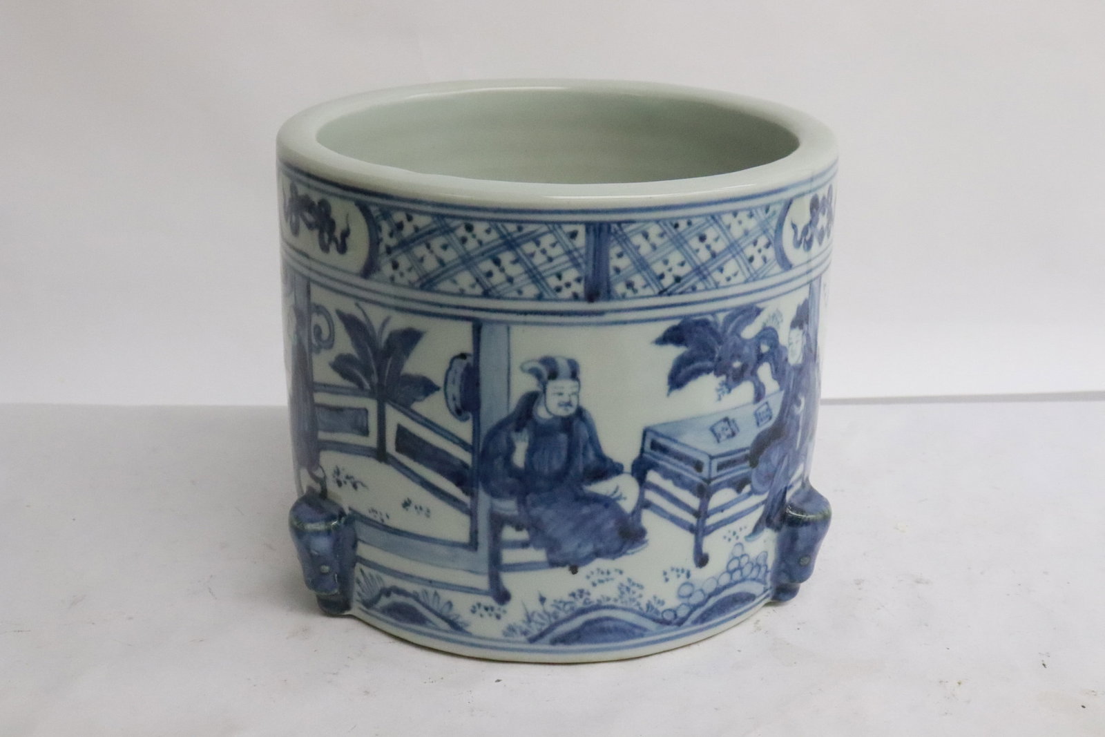 Large Chinese blue & white porcelain tripod censer: Large Chinese blue and white porcelain tripod censer, 5.5"x6.9"dia