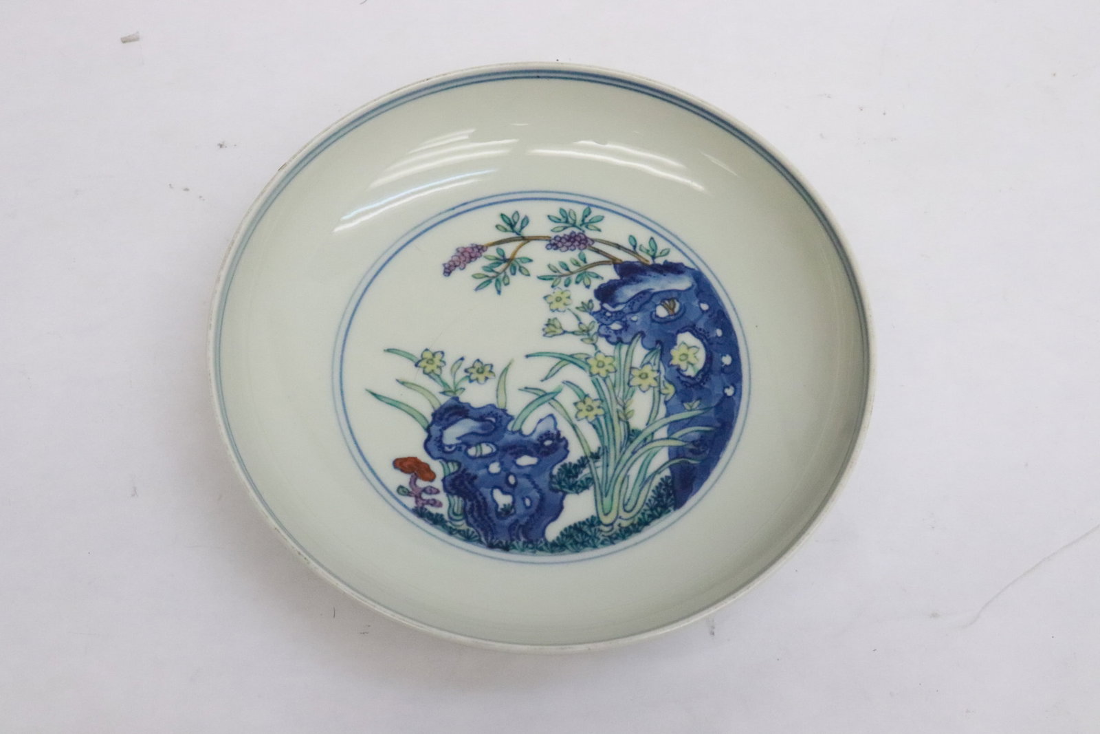 Chinese doucai porcelain plate: Chinese doucai porcelain plate, 1.3"x6"dia