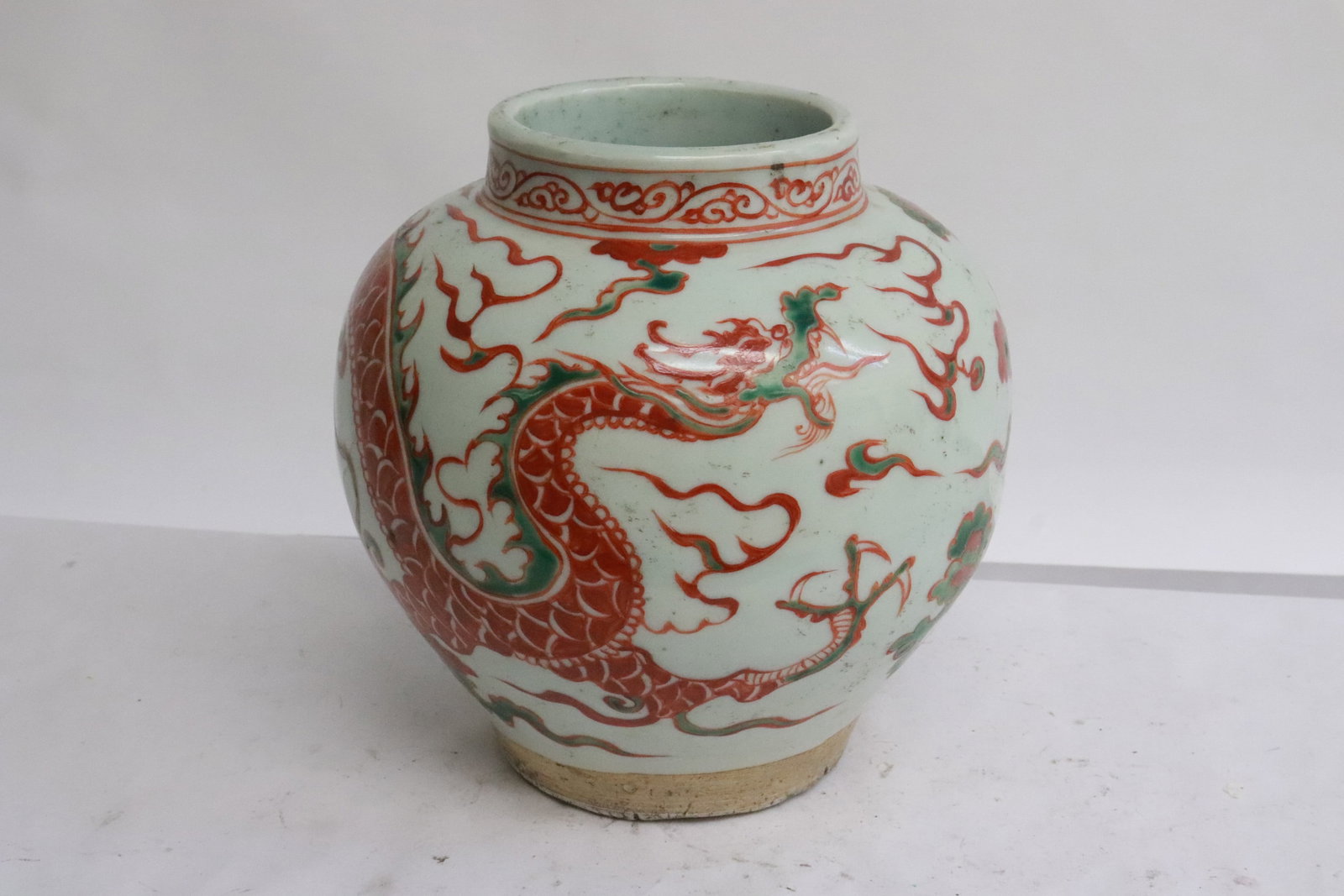 Fine Chinese famille rose porcelain jar (1 of 6)