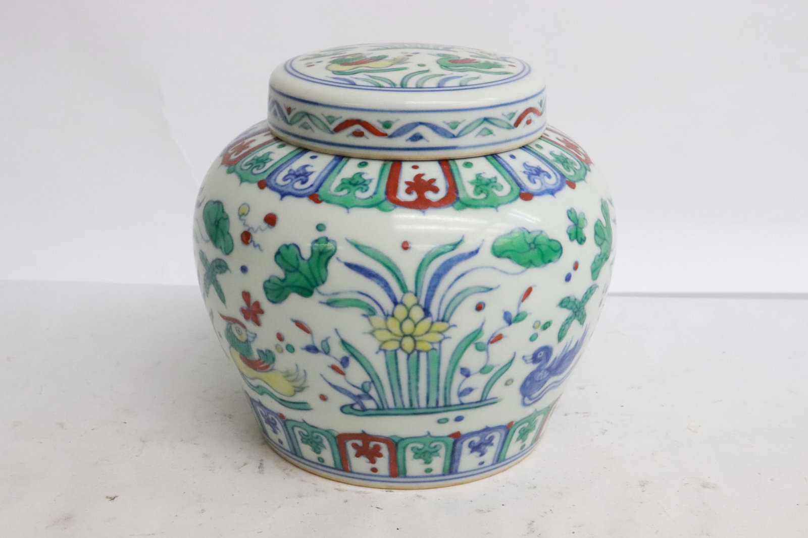 Chinese doucai porcelain covered tea caddy (1 of 5)