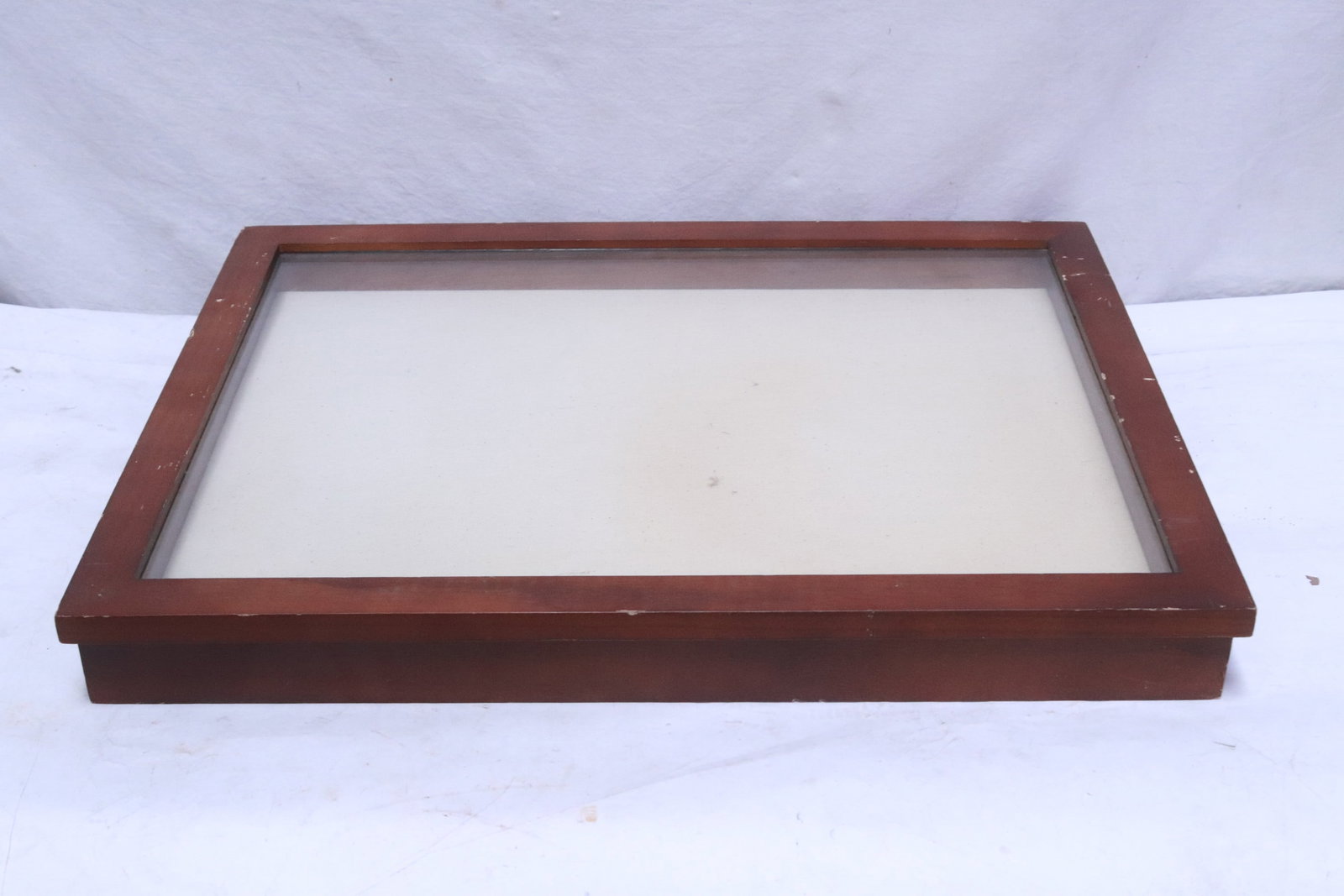 A table top display case: A table top display case, 19.6"x15.5"x2.15"