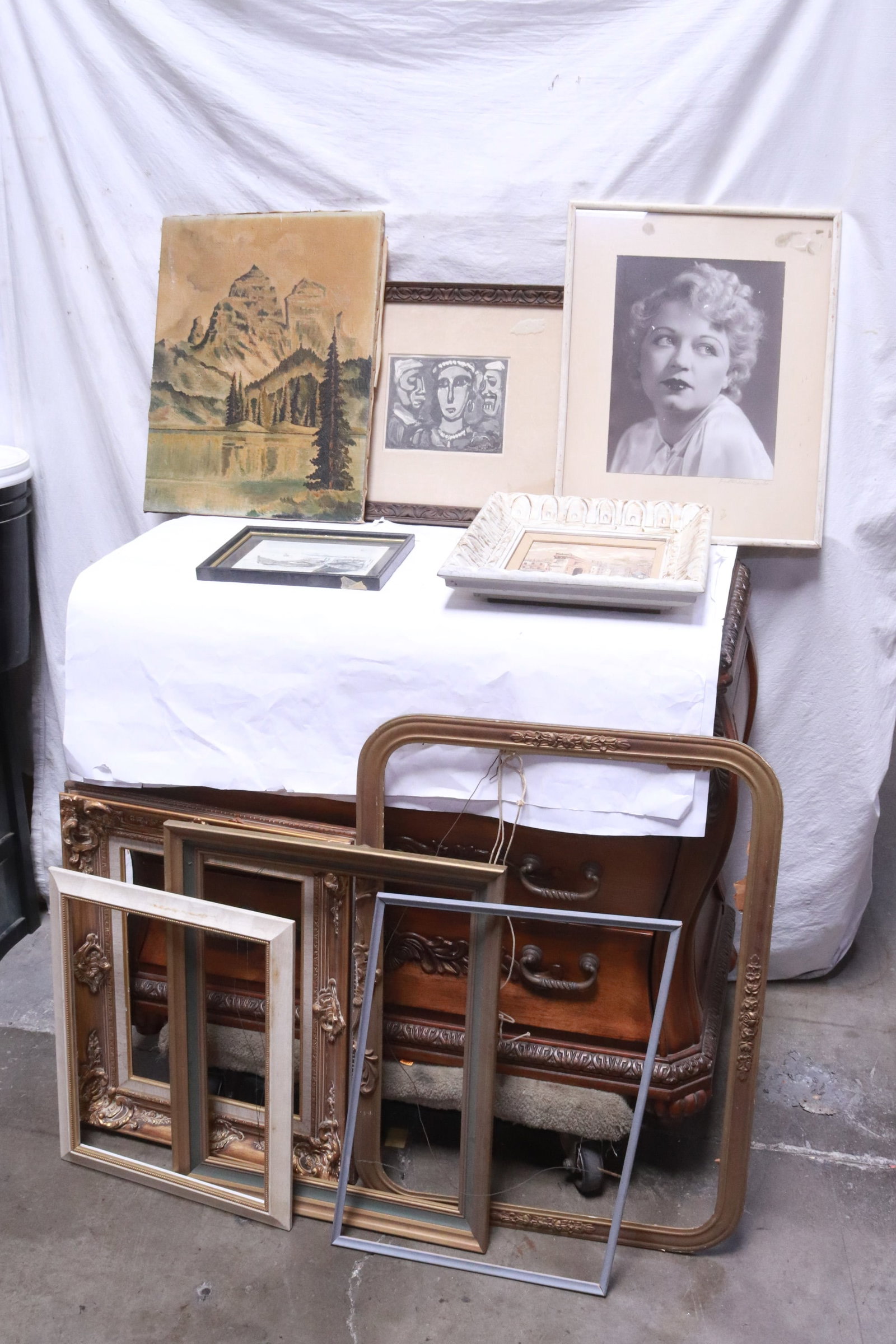 5 pieces wall arts, and 4 painting frames: 5 pieces wall arts (F: 31"x22"x1" - 11"x9"x1"), and 4 painting frames