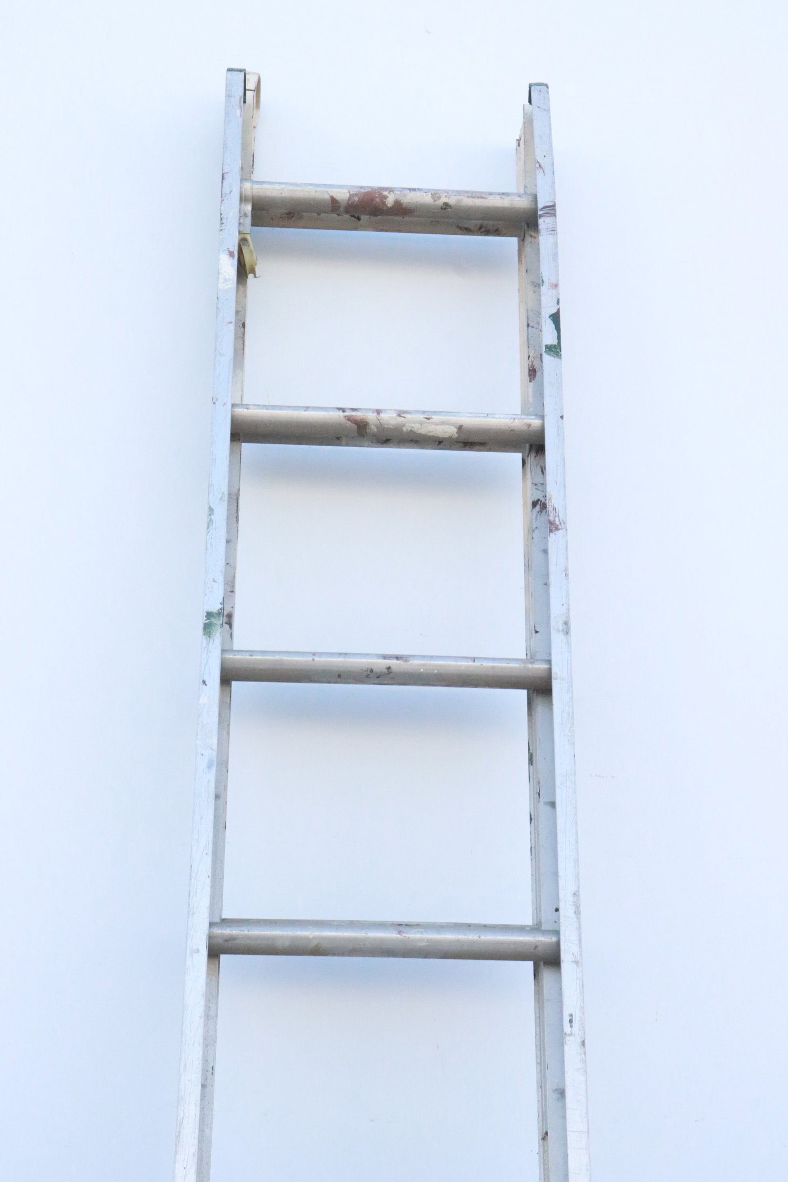 An extension ladder - 3