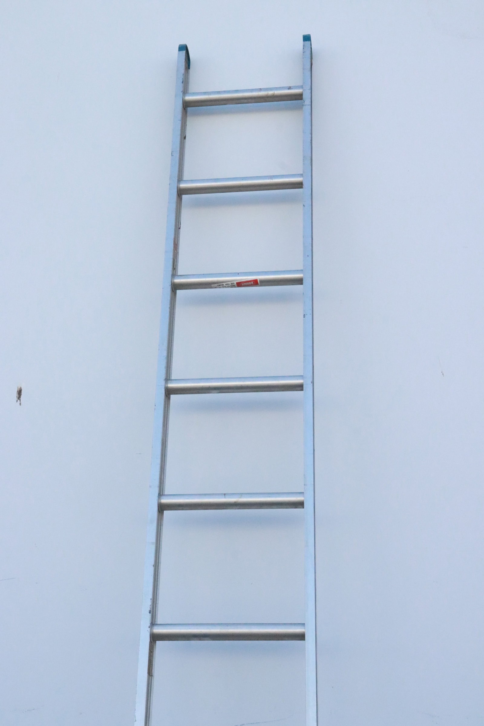An extension ladder - 3