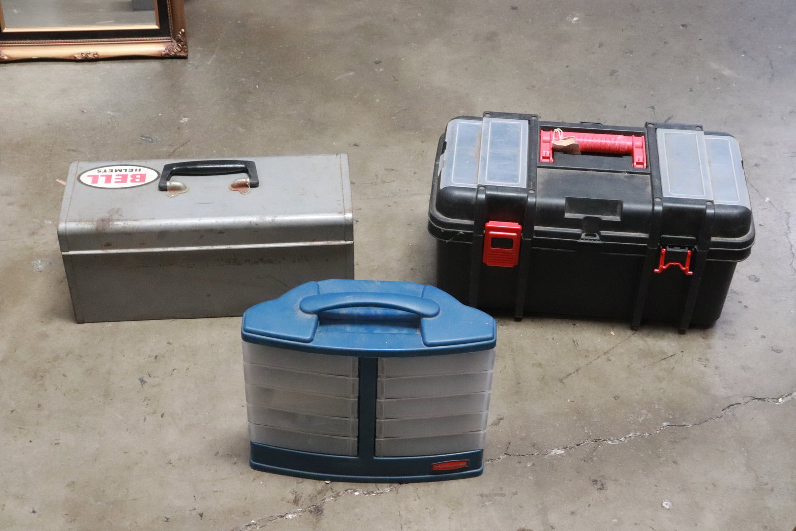 Lot of assorted tools: Lot of assorted tools (box: 9.75"x19.25"x10" - 11'x12.5"x5.2")