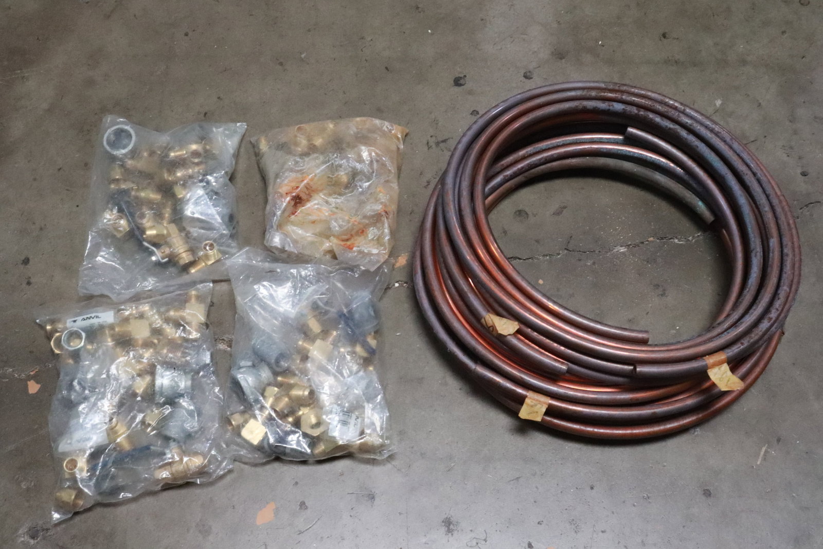 Lot of copper tubings: Lot of copper tubings, approx. 20 lbs (the weight does not include the brass fitting)