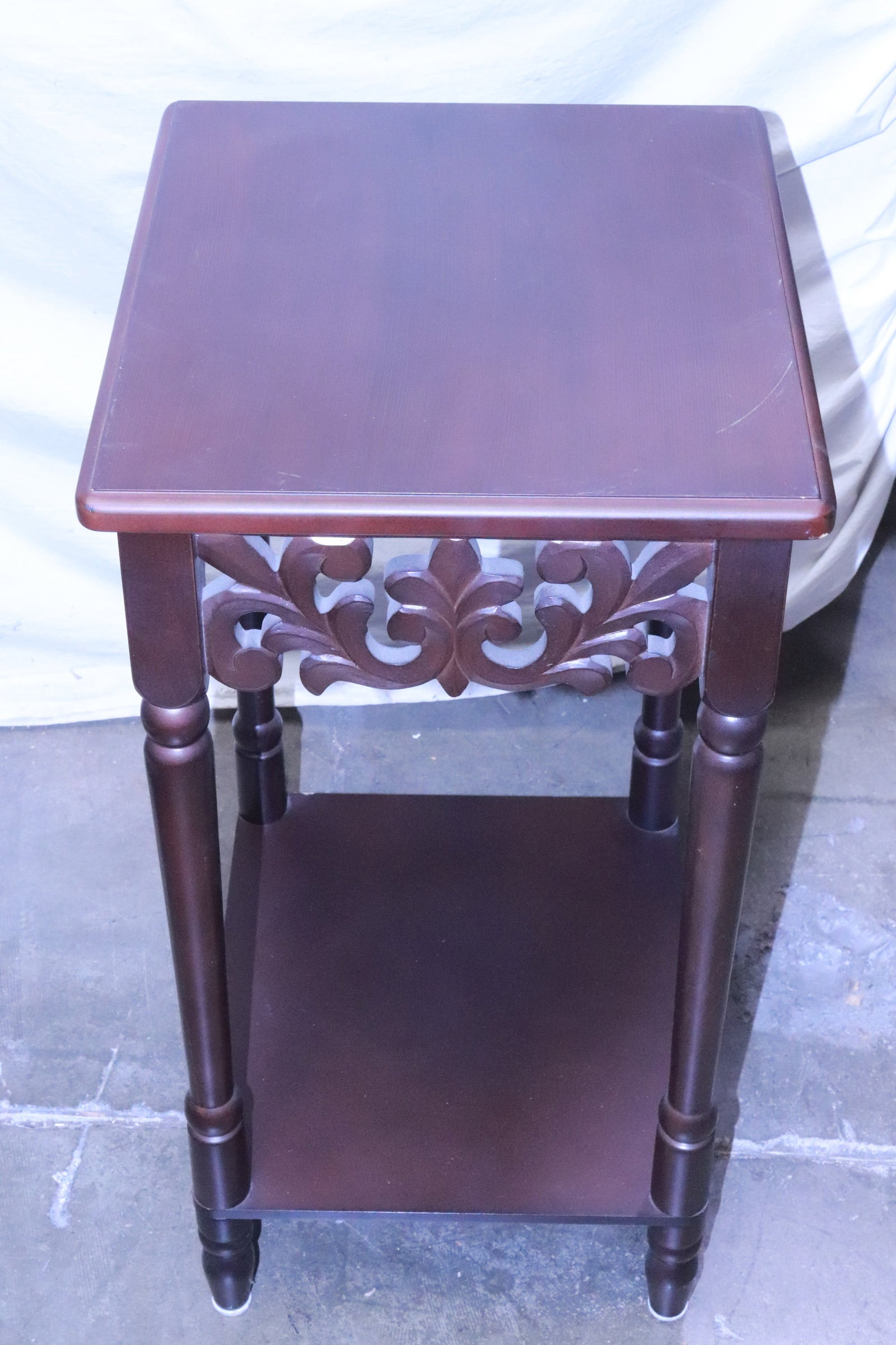 A square pedestal table - 5