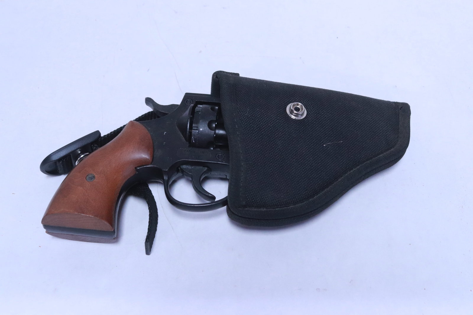 An Italian made blank pistol: An Italian made blank pistol