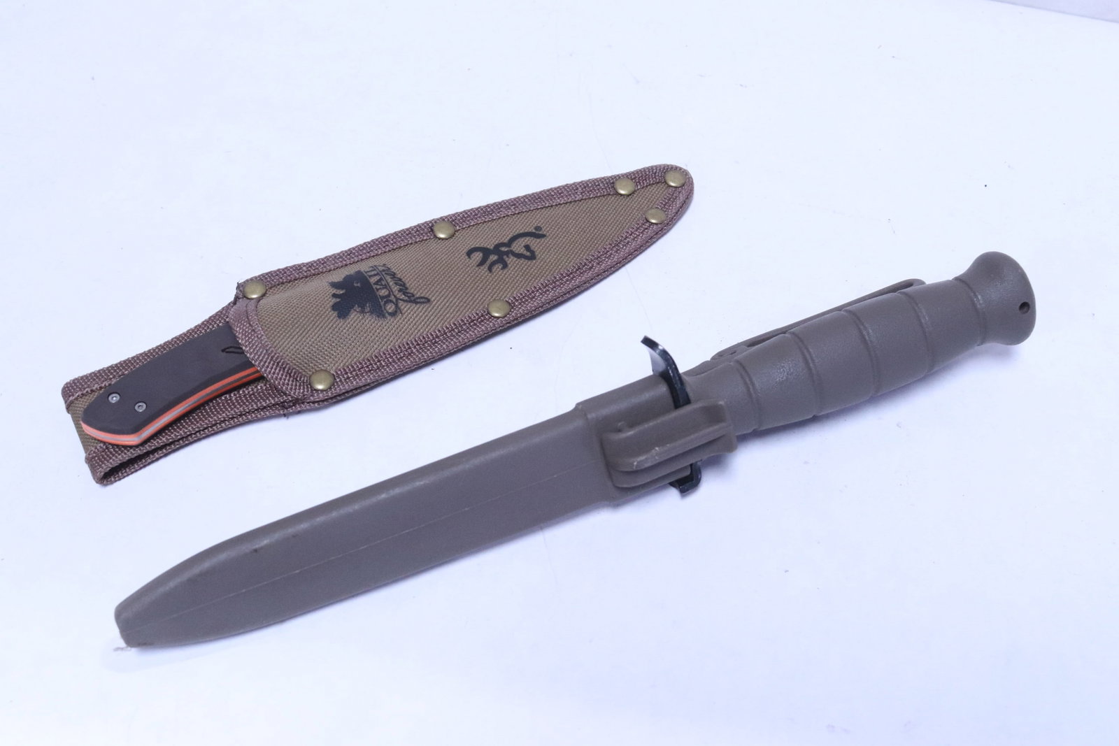 2 pieces: 2 pieces; a Browning fixed blade knife (8.75"L), and an Austrian made military bayonet (11.4"L)