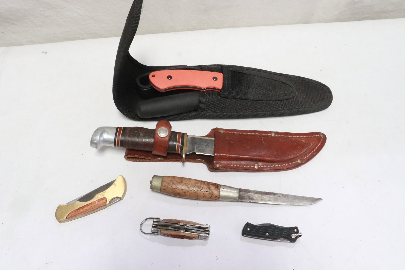 2 fixed blade knives, and 4 misc. knives (1 of 10)