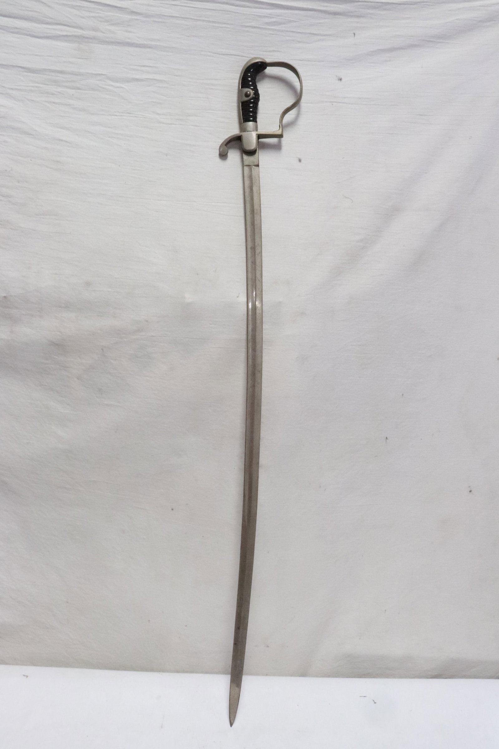 A German WWII NCO sabre (1 of 6)
