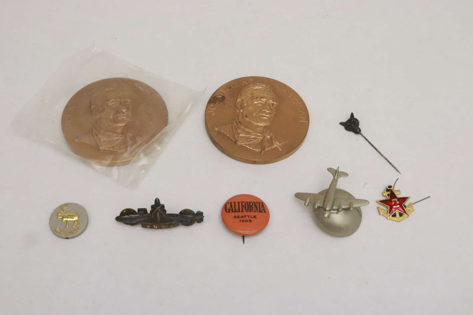 Lot of memorabilia tokens, insignia, etc.: Lot of memorabilia tokens, insignia, etc.