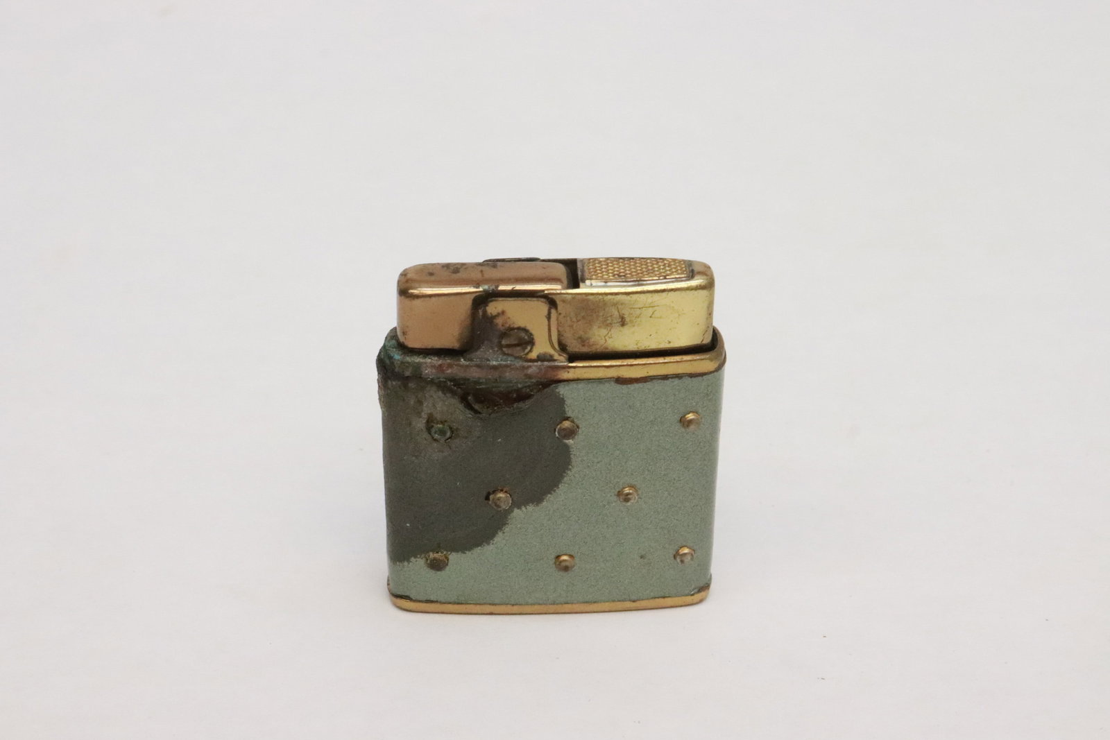4 lighters - 8