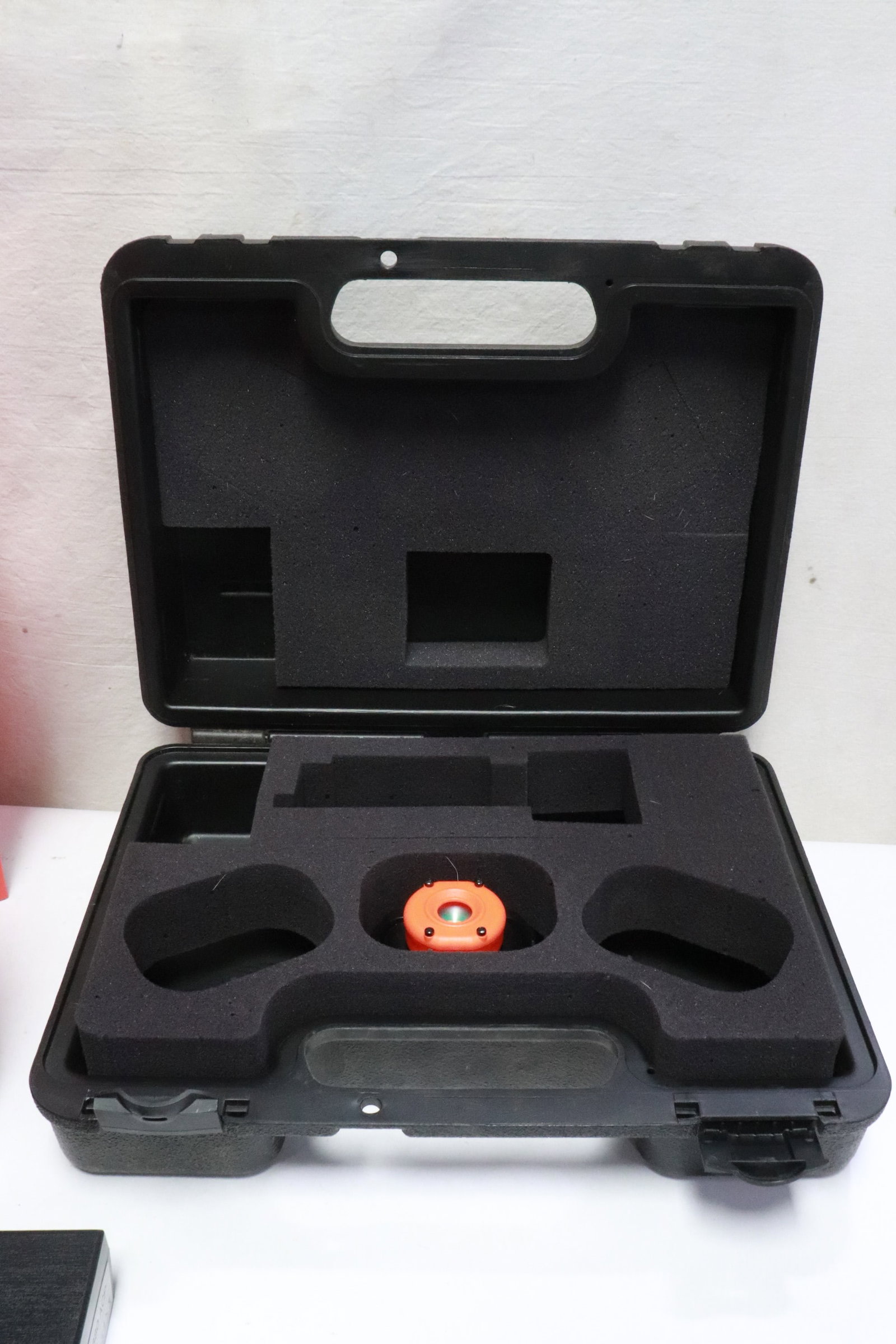 4 hard plastic cases - 3