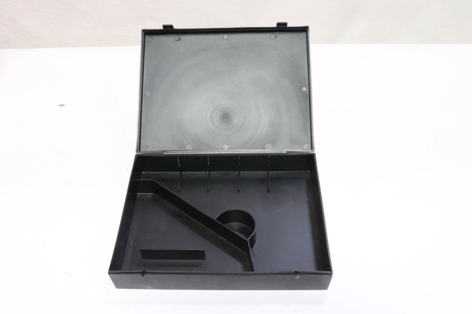 4 hard plastic cases - 5