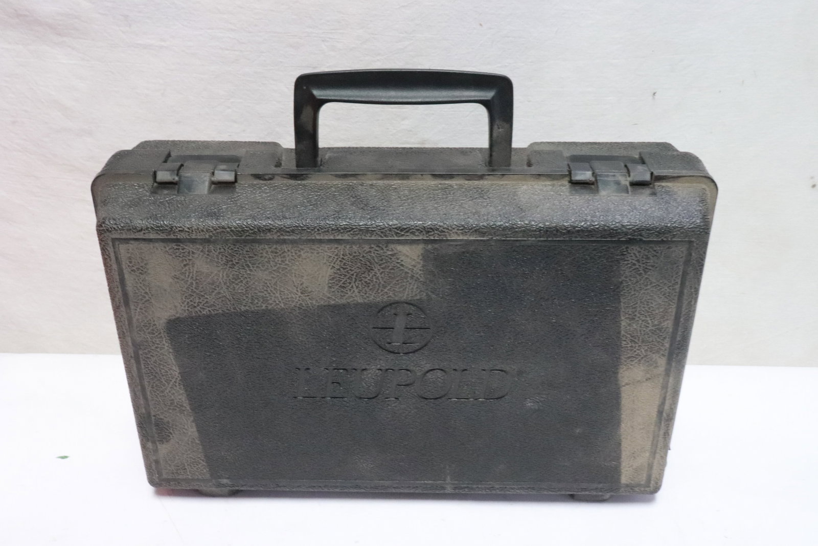 4 hard plastic cases - 7