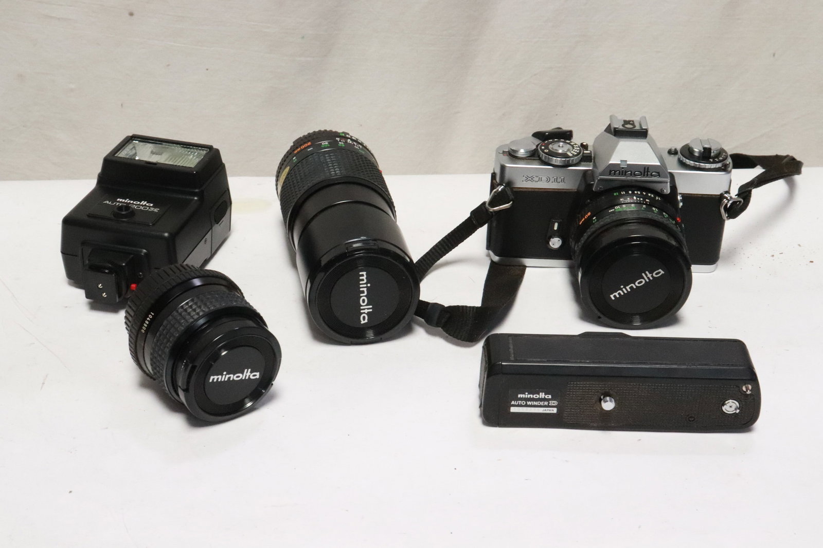 Minolta camera w/ 3 lenses and flash (1 of 7)
