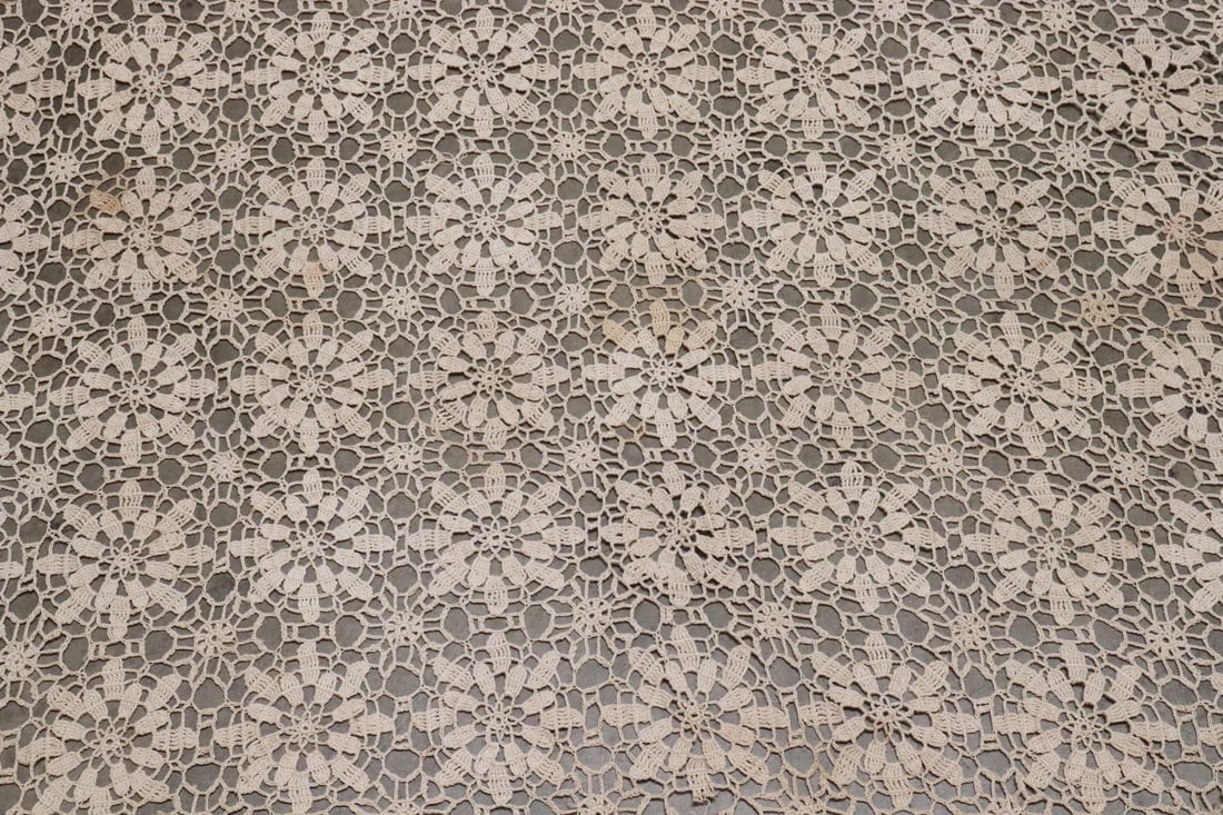 Beautiful Victorian lace tablecloth - 6