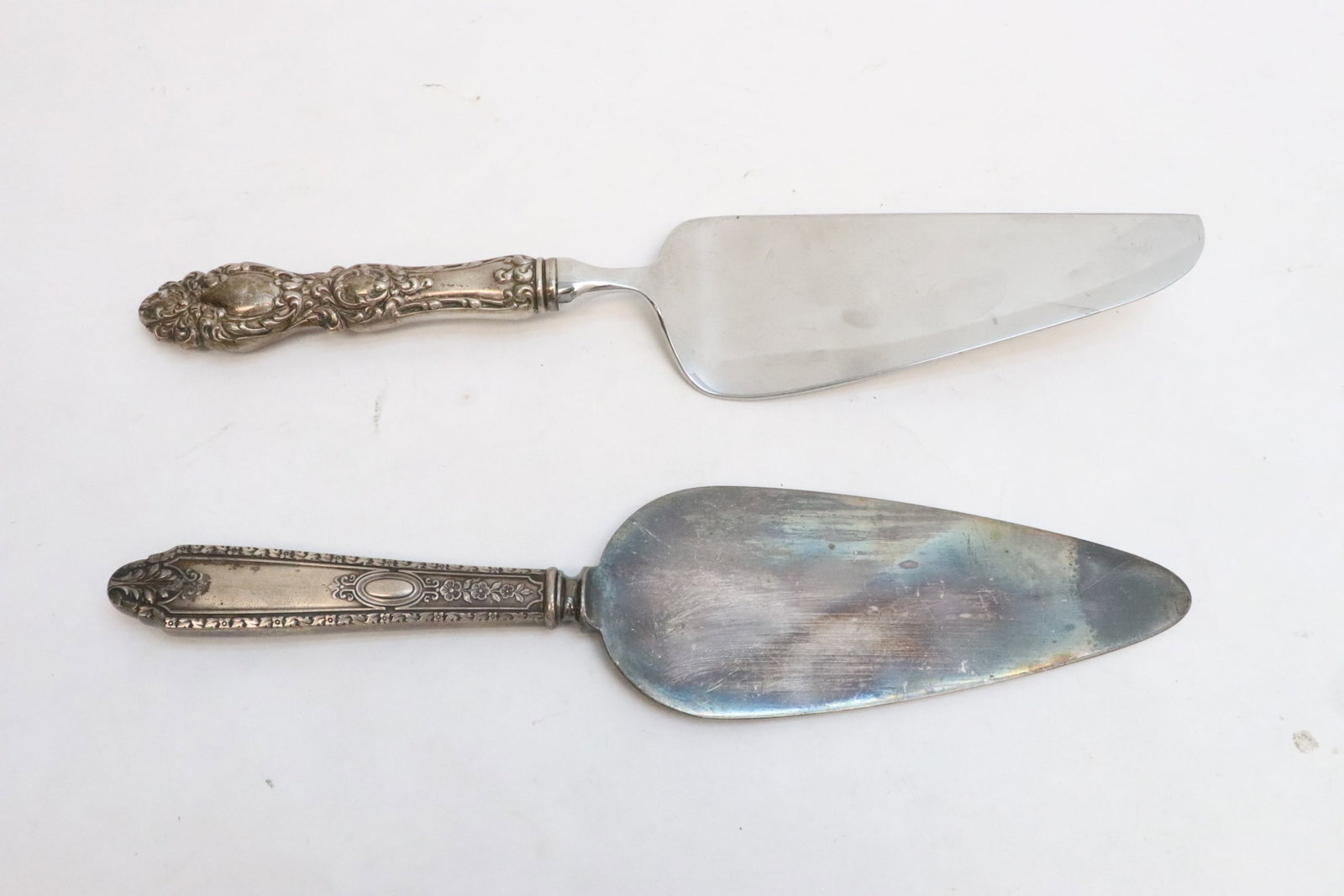 2 sterling handled serving pieces: 2 sterling handled serving pieces, 9.9"L, 10.7"L