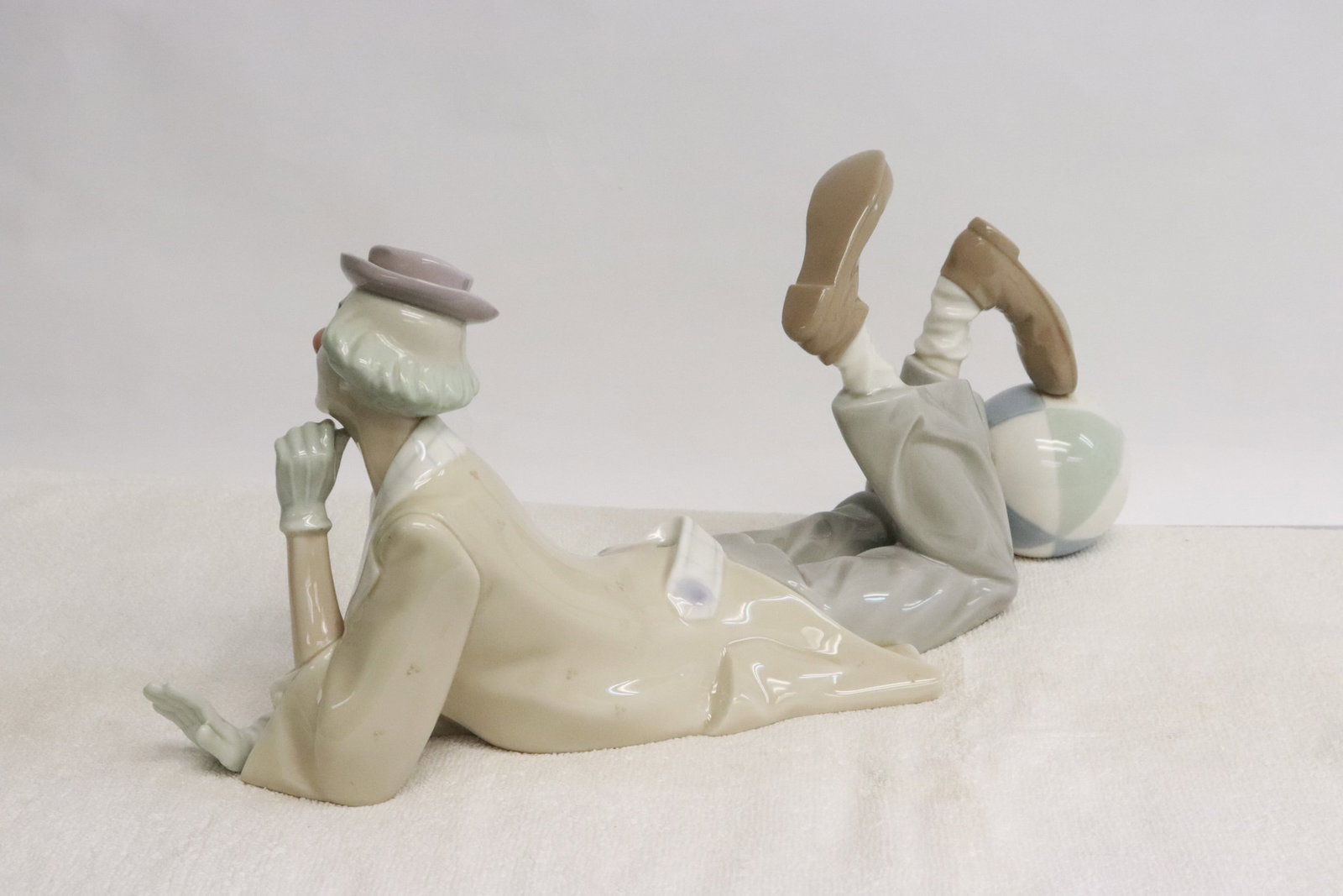 A large Lladro clown - 3