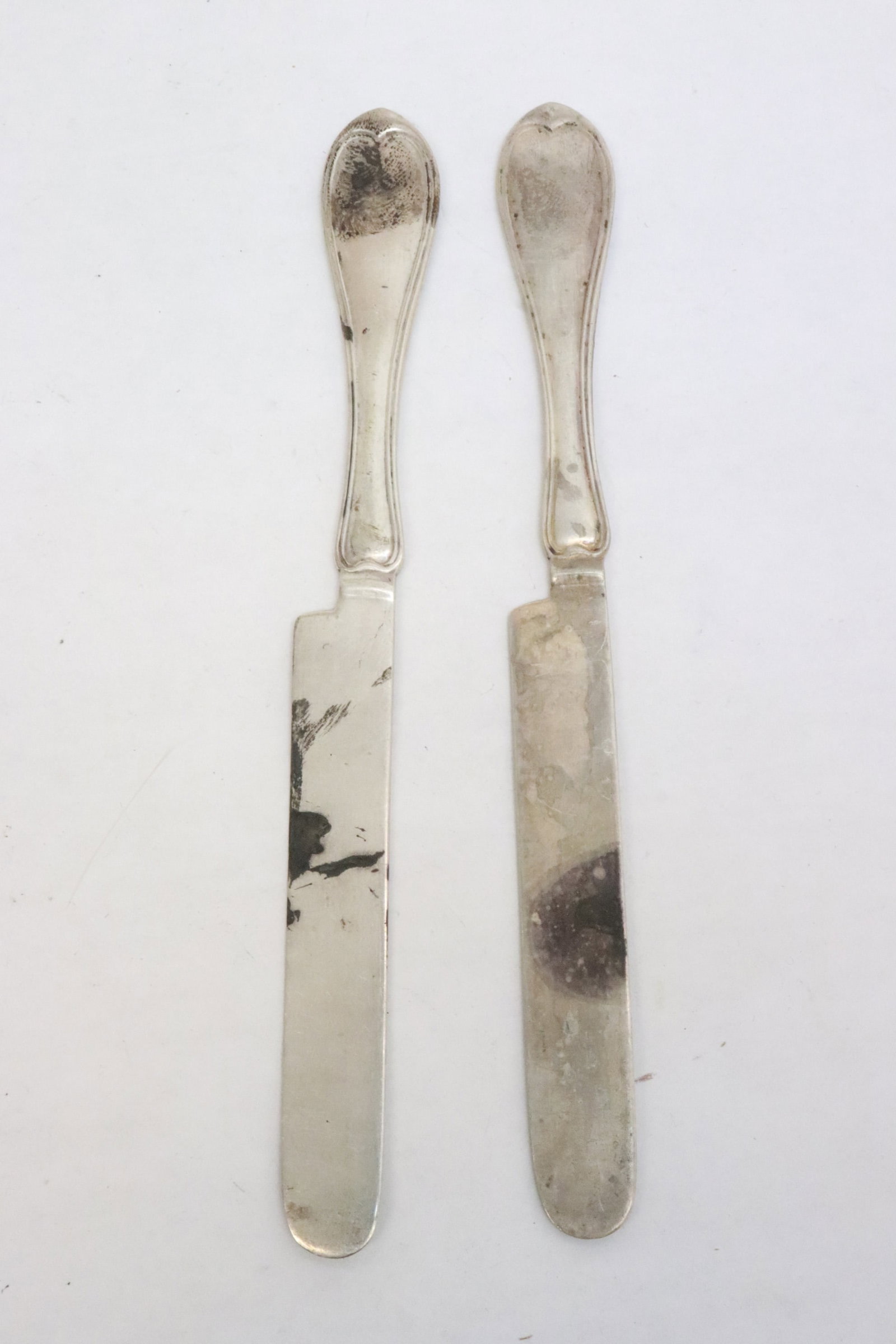 2 sterling butter knives by Tiffany and co.: 2 sterling butter knives by Tiffany and co., the blade is also sterling, wt. 103gm, 7.8"L ea