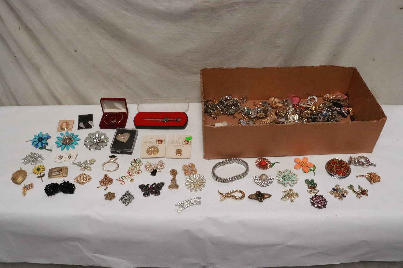 Large lot of misc. jewelry (1 of 9)