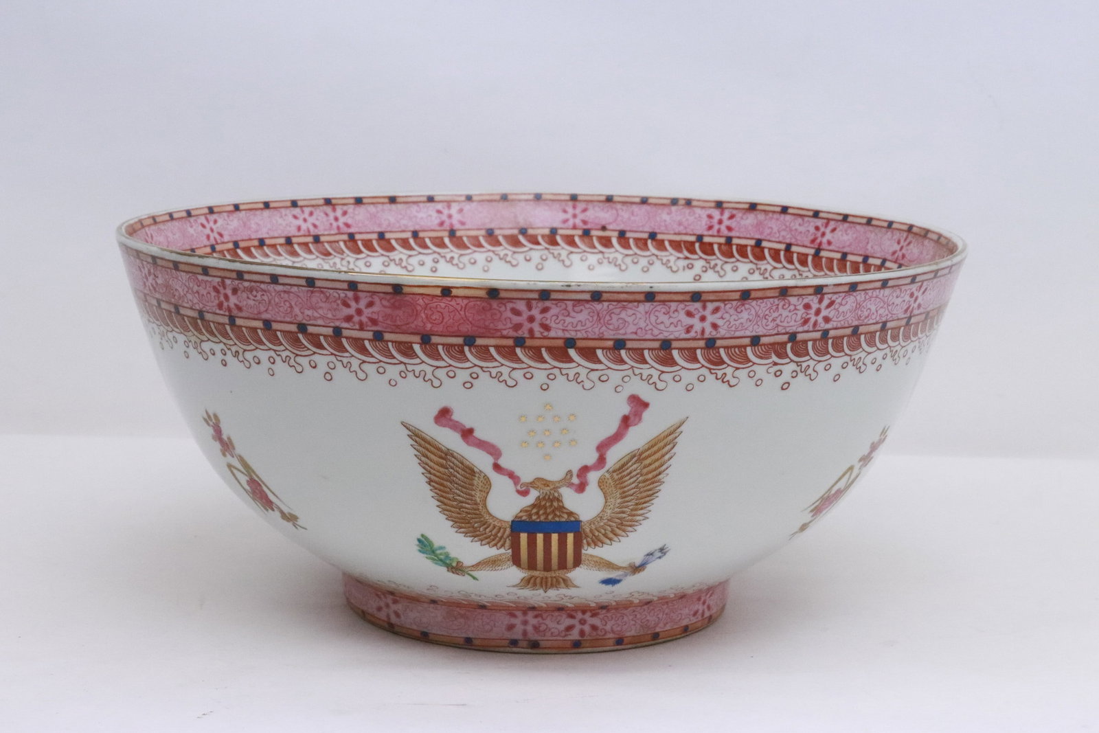 Massive Chinese antique export porcelain bowl w/ family crest: Massive Chinese antique export famille rose porcelain bowl painted with the symbol of family crest, 6.4"x13.9"dia