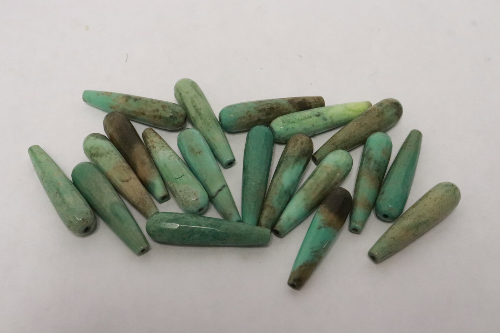 Bag of unusual jadeite like beads: Bag of unusual jadeite like beads (1.5"x0.35"dia ea)