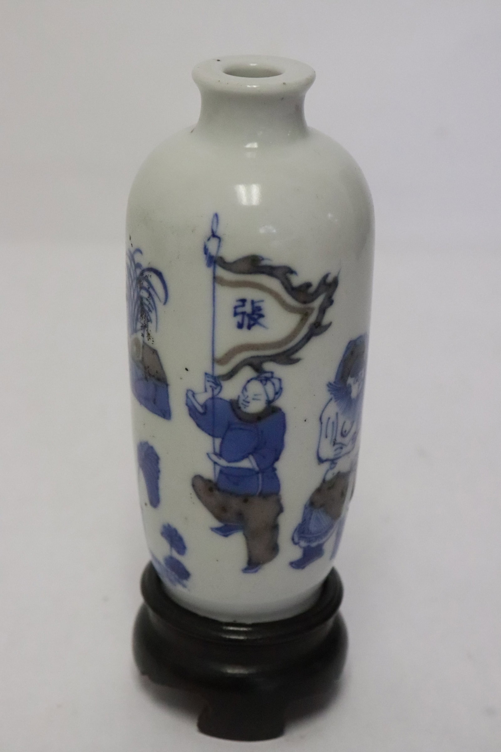 18th c. porcelain snuff bottle, Qianlong period: Rare 18th century blue, red and white porcelain snuff bottle, Qianlong period, 4.35"x1.85"dia