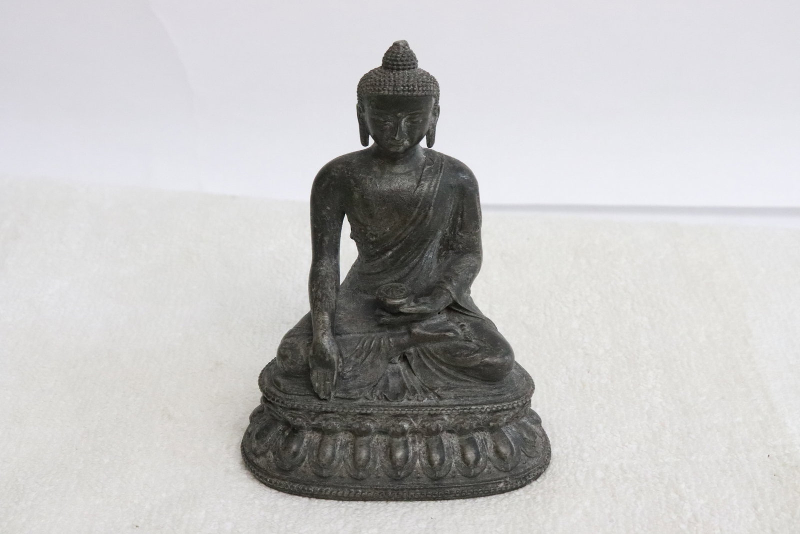 Very fine bronze sculpture of deity: Very fine bronze sculpture of deity, 3.85"H